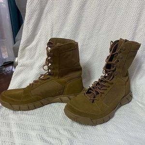 Oakley Boots Men’s size 9 New never worn